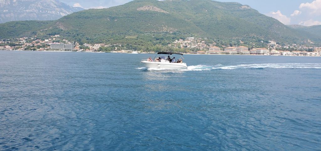 Speed boat tour in Bay of Kotor